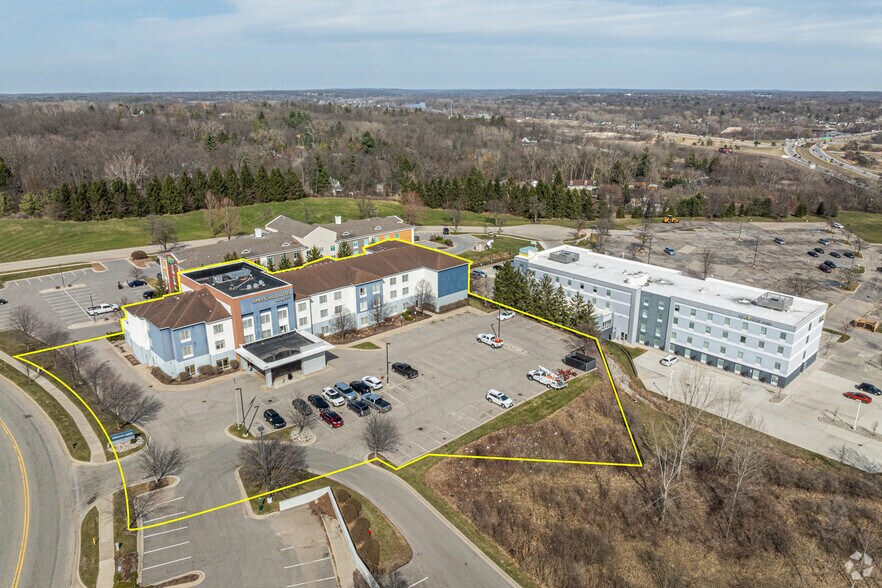 More Photos Of 450 Center Dr, Grand Rapids Hotel For Sale