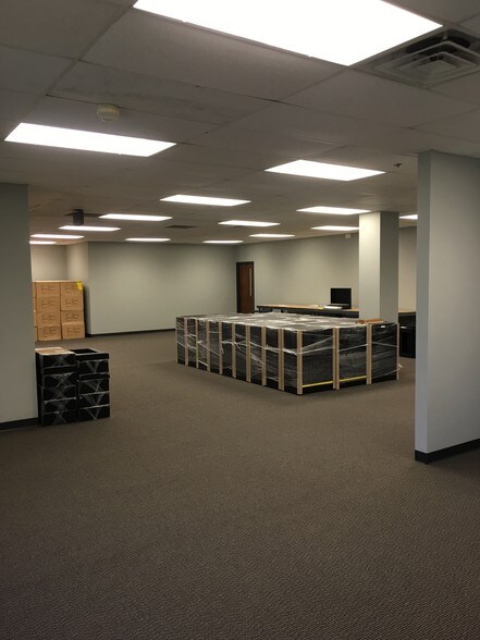 More Photos Of 5600-5626 Eastport Blvd, Richmond Unknown For Lease