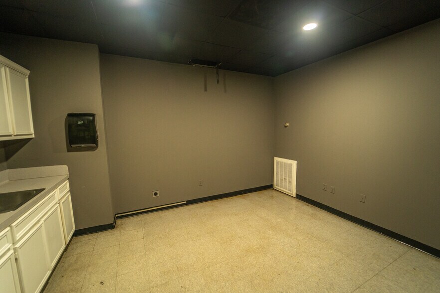 More Photos Of 3011 Houston Hwy, Victoria Warehouse For Lease