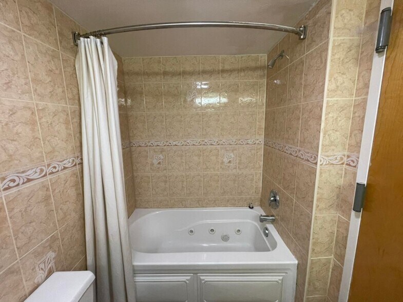 More Photos Of 136 Sumner Ave, Seaside Heights Hotel For Sale