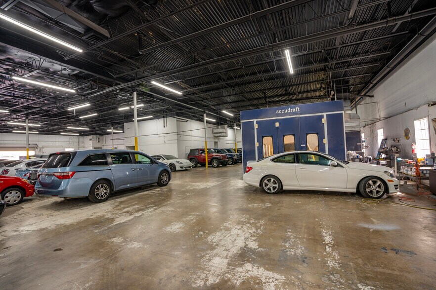 More Photos Of 1365 Regal Row, Dallas Distribution For Sale