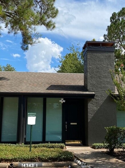 More Photos Of 14343 Torrey Chase Blvd, Houston Office For Sale