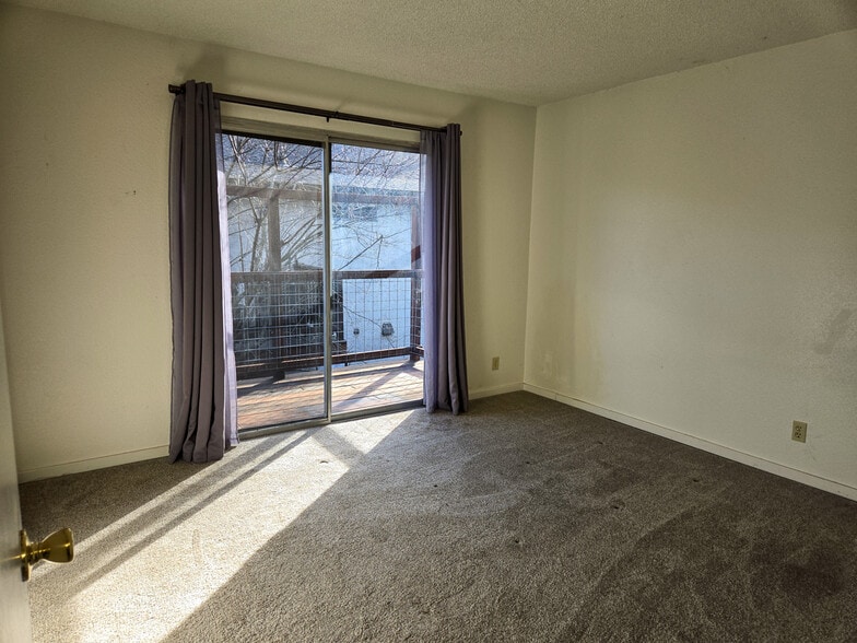 More Photos Of 2020 S Dora St, Ukiah Apartments For Sale