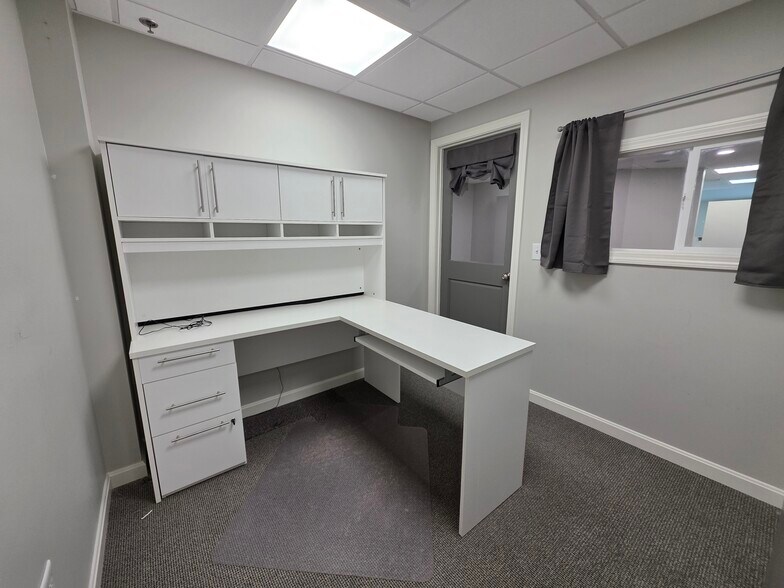 More Photos Of 705-709 Milford Rd, Merrimack Unknown For Lease