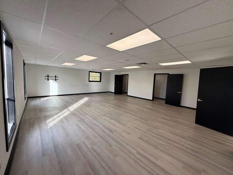 More Photos Of 6565 Beach Blvd, Jacksonville Loft Creative Space For Lease