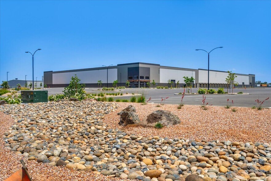 More Photos Of 30199 Bradham Dr, Visalia Unknown For Lease