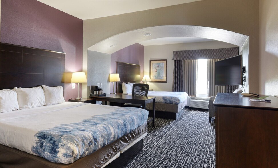 More Photos Of 5300 7th St, Bay City Hospitality For Sale