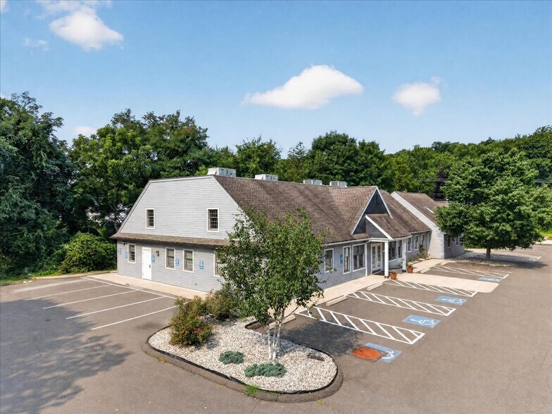 More Photos Of 147 Westbrook Rd, Essex Office For Sale