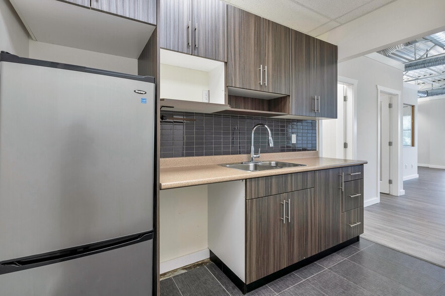 More Photos Of 16055 Fraser Hwy, Surrey Storefront Retail Office For Lease