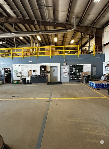 More Photos Of 14031 Bennett Loop, Williston Warehouse For Lease