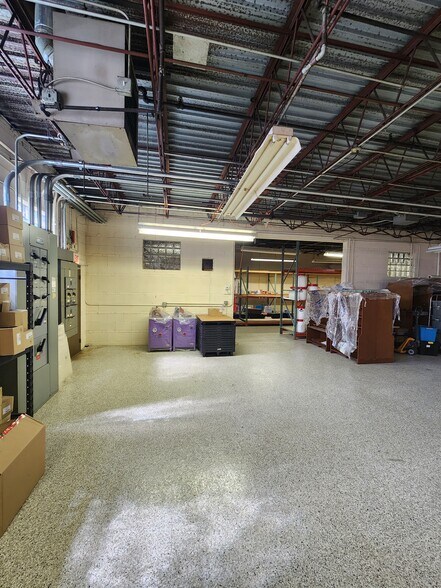 More Photos Of 2708-2714 S 9th Ave, Broadview Manufacturing For Sale