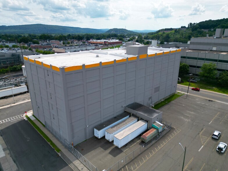 More Photos Of 1701L North St, Endicott Unknown For Lease