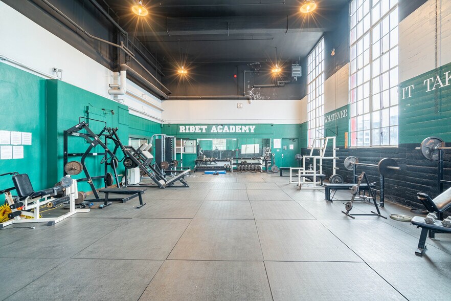 More Photos Of 2911 N San Fernando Rd, Los Angeles Schools For Lease