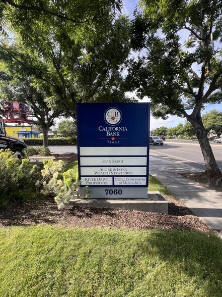 More Photos Of 7060 N Fresno St, Fresno Office For Sale