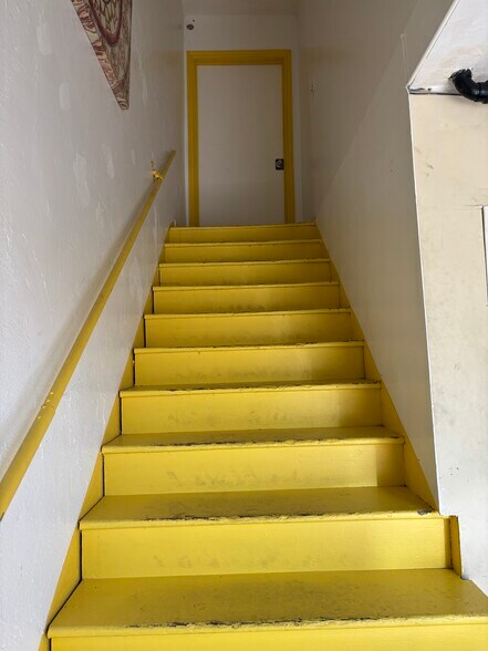 More Photos Of 5536-5542 Santa Monica Blvd, Los Angeles General Retail For Sale