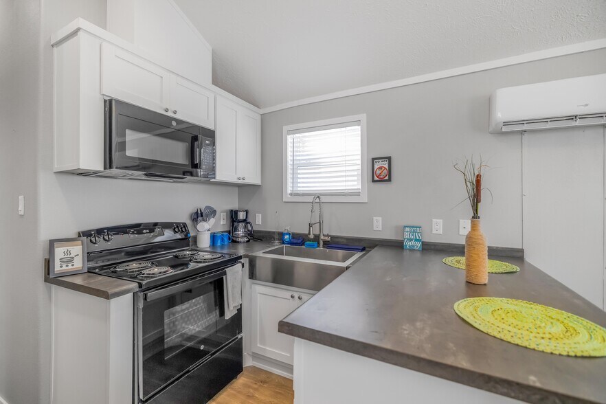 More Photos Of 702 8th St, Port Lavaca Manufactured Housing Mobile Home Park For Sale