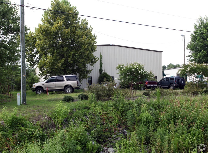 More Photos Of 6727 Amsterdam Way, Wilmington Warehouse For Lease