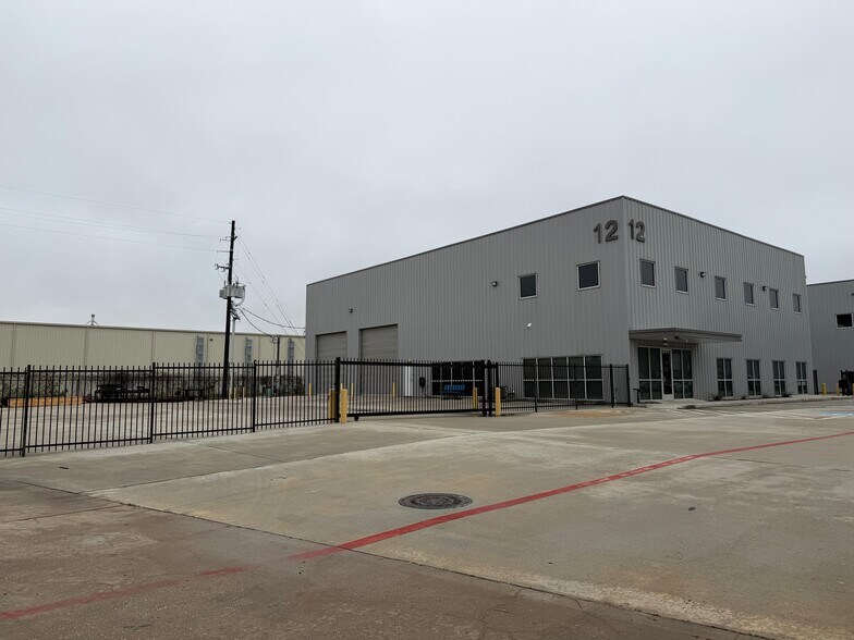 More Photos Of 11755 W Little York Rd, Houston Unknown For Lease