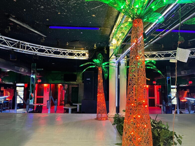 More Photos Of 4834 Montana Ave, El Paso Bar For Sale