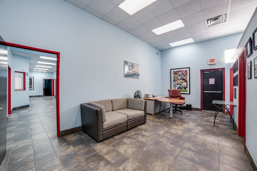 More Photos Of 10835 Gulfdale St, San Antonio Light Distribution For Sale