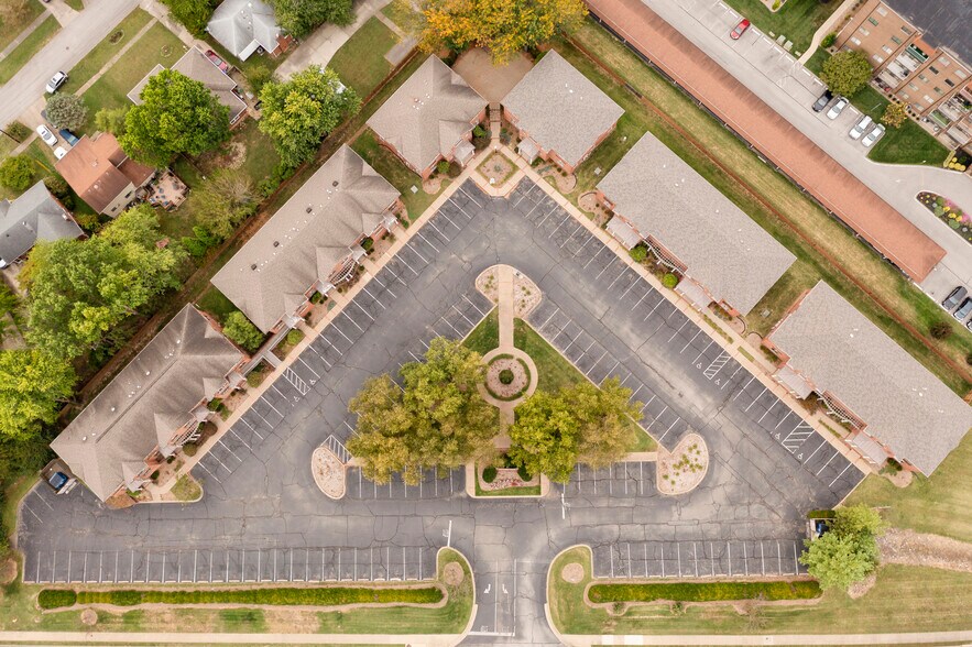 More Photos Of 3044 Breckenridge Ln, Louisville Office Residential For Sale