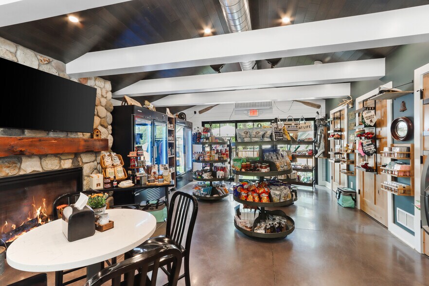 More Photos Of W4724 S Lakeshore Dr, Fontana-on-Geneva Lake Storefront For Sale