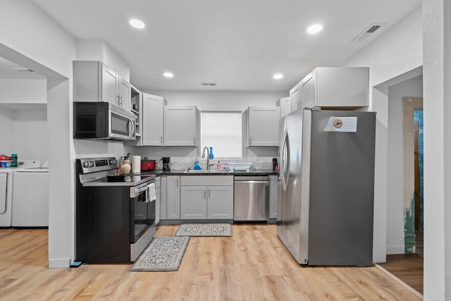 More Photos Of 105 Arcade, Lexington Apartments For Sale