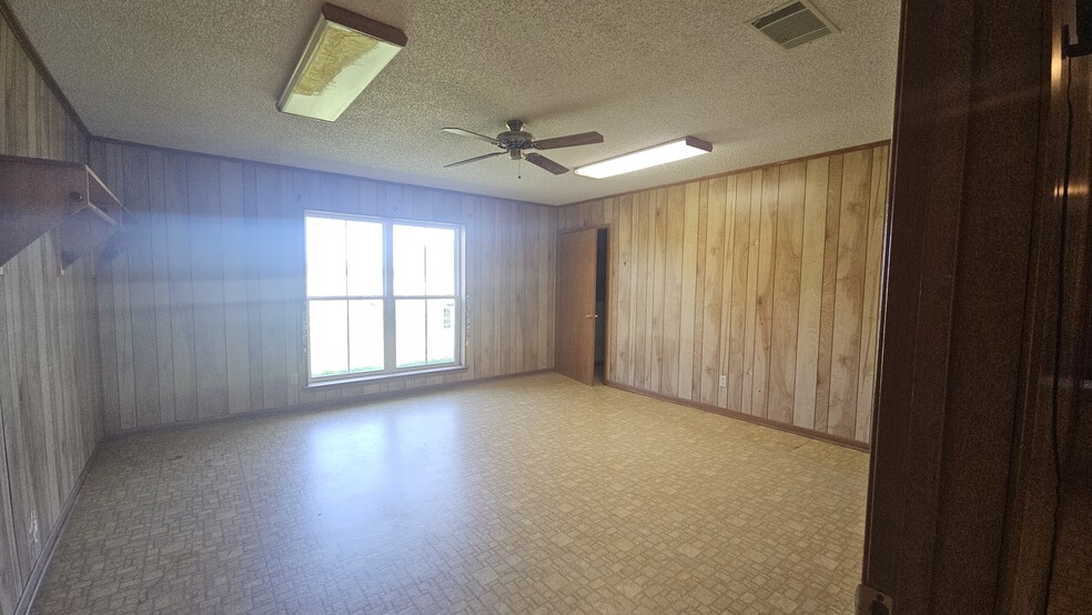 More Photos Of 1215 W Cedar Creek Pky, Seven Points Specialty For Sale