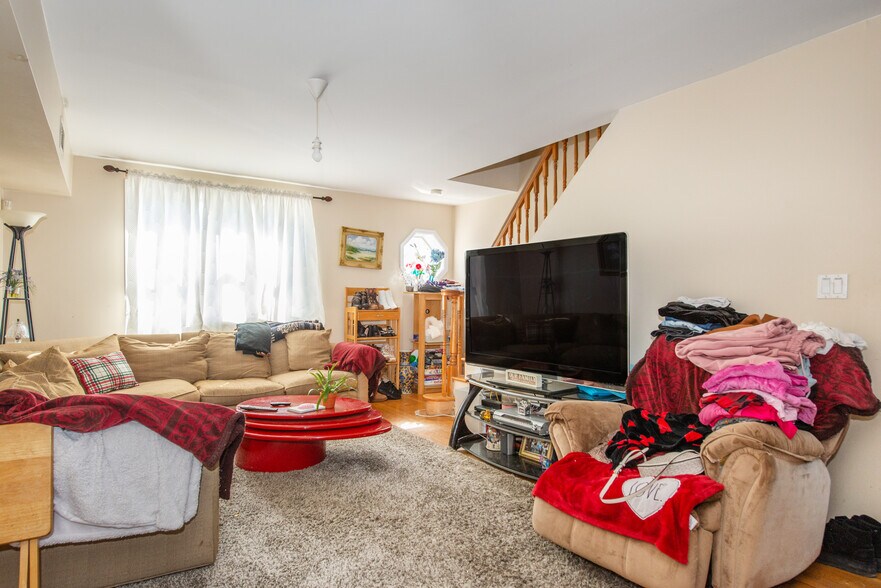 More Photos Of 237 Adams St, Newark Office For Sale