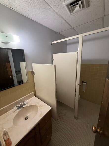 More Photos Of 6 Westbury Dr, Saint Charles Office For Lease