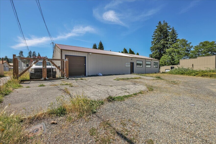 More Photos Of 3701 W G St, Bremerton Service For Sale