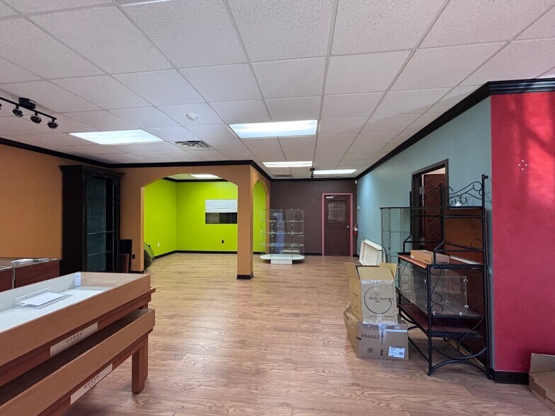 More Photos Of 5930 Gateway Dr, Alpharetta Warehouse For Lease