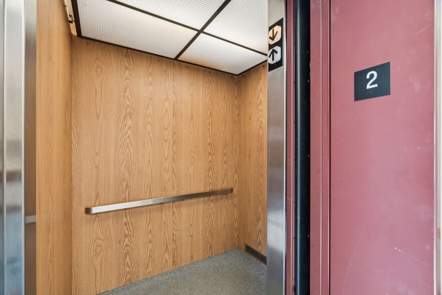 More Photos Of 61 Depot St, White River Junction Office For Sale