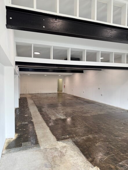 More Photos Of 901 Riverside Dr, Columbia Storefront Retail Office For Lease