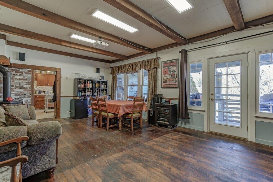 More Photos Of 718 Main St, Weaverville Hotel For Sale