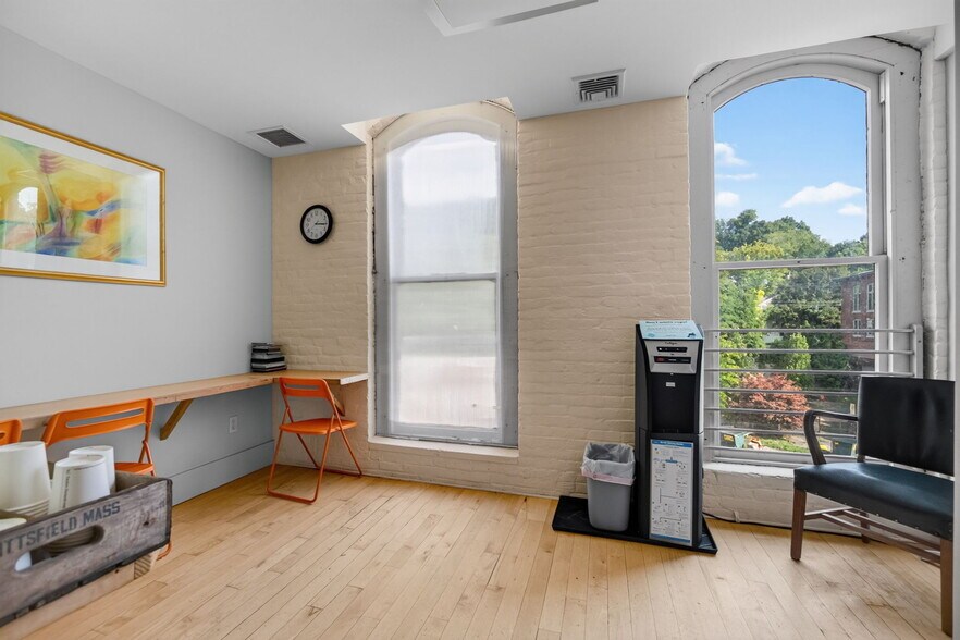 More Photos Of 420 Park St, Housatonic Flex For Sale