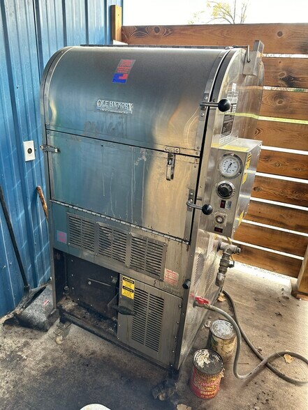 More Photos Of 4312 NW Gateway Ave, Riverside Restaurant For Sale