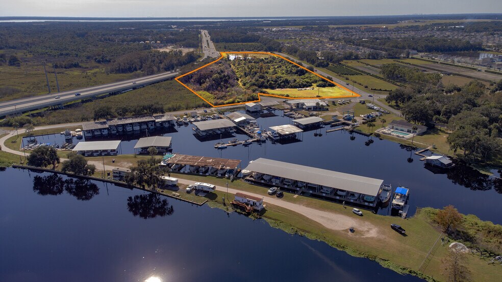 More Photos Of 3900 Peninsula Pt, Sanford Marina For Sale