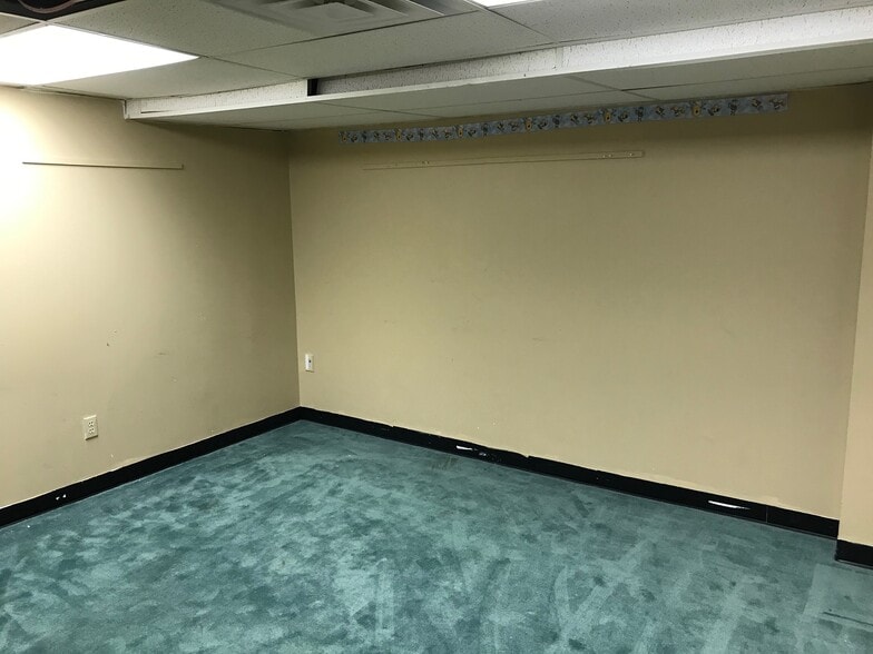 More Photos Of 1500 Central Ave, Colonie Office For Lease