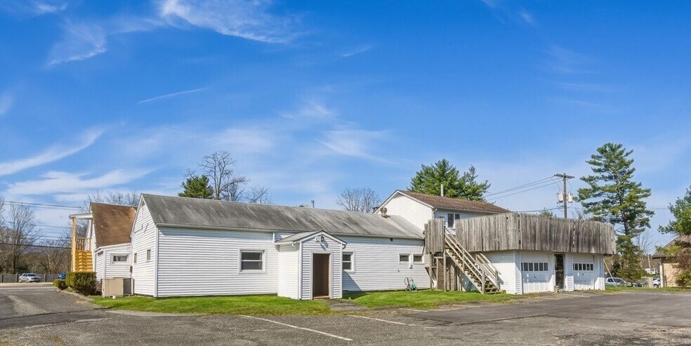 More Photos Of 650 N Main St, Sheffield Restaurant For Sale