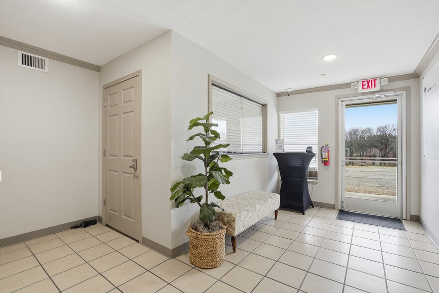 More Photos Of 342 SW Alsbury Blvd, Burleson Religious Facility For Sale