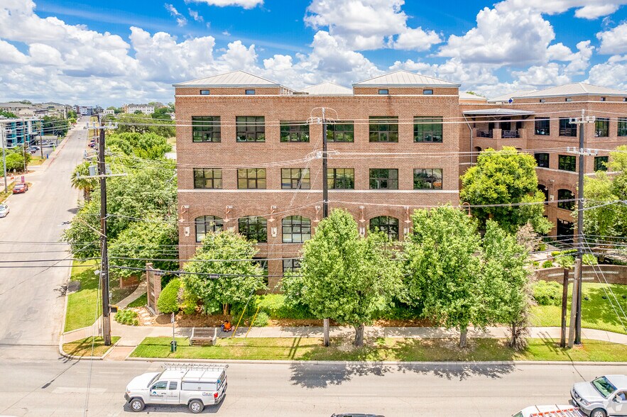 More Photos Of 2632 Broadway St, San Antonio Office Residential For Lease