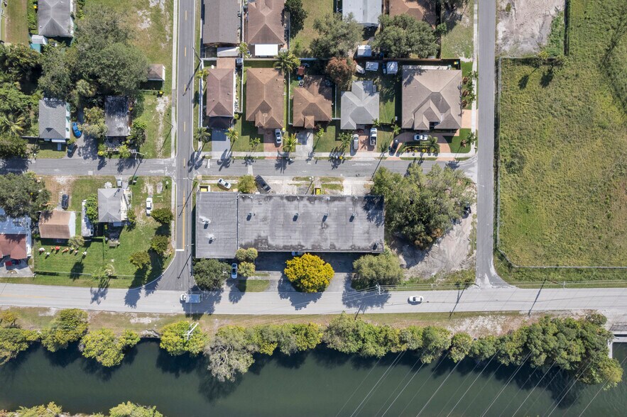 More Photos Of 501-513 Old Griffin Rd, Dania Warehouse For Sale