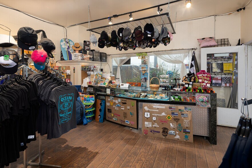 More Photos Of 368 Pier Ave, Oceano Storefront For Sale