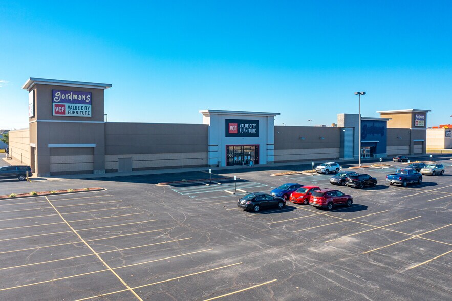 More Photos Of 951 E Lewis and Clark Pky, Clarksville Unknown For Lease