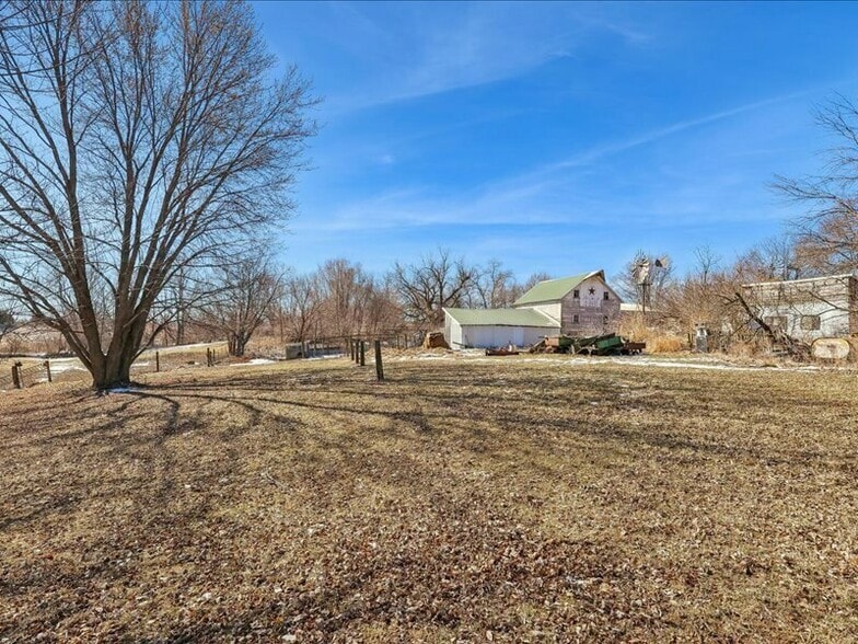 More Photos Of 2005 NE Hubbell Ave, Bondurant Industrial For Sale