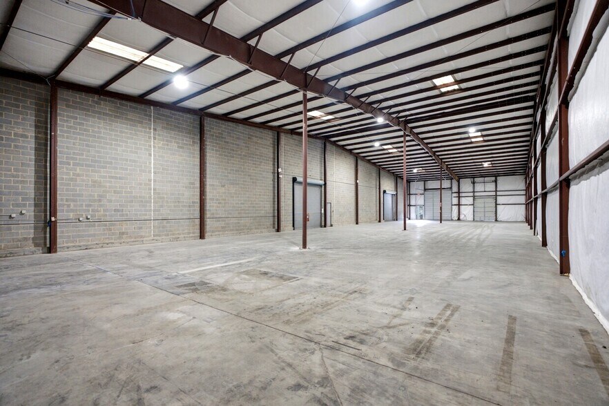 More Photos Of 1216-1228 United Dr, Raleigh Warehouse For Lease