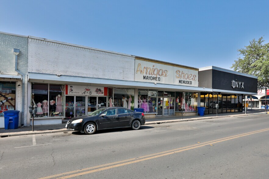 More Photos Of 100 W Main St, Eagle Pass Storefront For Sale