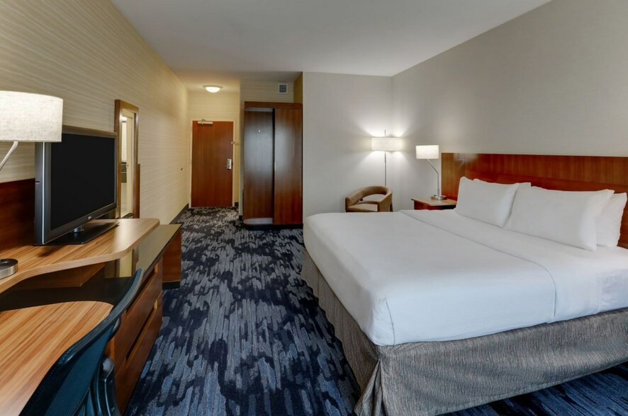 More Photos Of 1111 N Lorraine St, Hutchinson Hotel For Sale