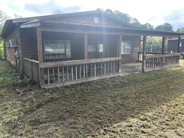 More Photos Of 2994 CR-4, Fitzpatrick Service Station For Sale